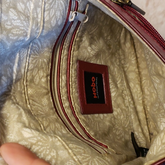 HOBO cherry red vintage style flap clousure crossbody bag - Picture 5 of 7